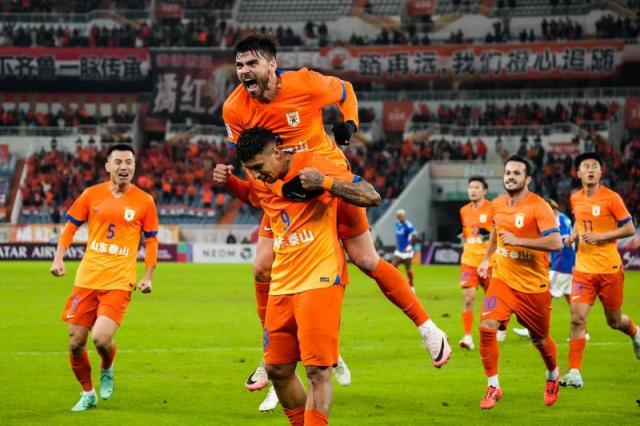 【中超】泽卡首球梅州两人罚下 泰山2比1送梅州降级